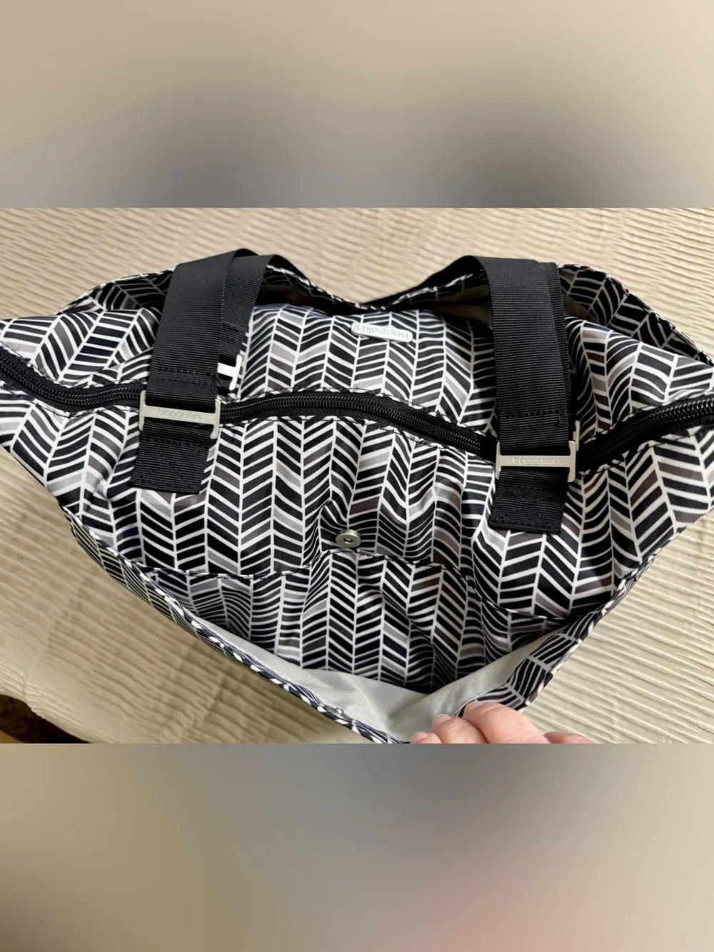 Baggallini stylish lightweight
